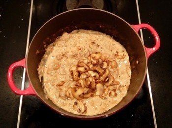 step18: 加入已完成的奶油蘑菇湯裡,吃得到蘑菇的雙重享受!