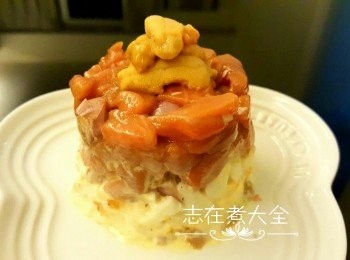 step4: 冷藏10分鐘，取走鐵模，伴上海膽即成