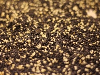 step4: 聞到芝麻香味同埋見到白芝麻呈金黃色就OK喇