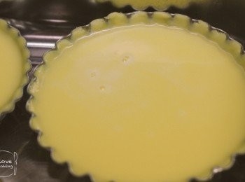 step11: 倒入蛋液, 放入己預熱220度焗爐焗20分鐘至熟透