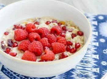 step3: 翌日享用時，加上新鮮水果。如太濃稠，可加點牛奶