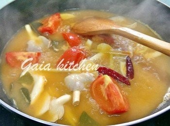 step5: 滾三四分鐘(沒有指天椒用了干辣椒)