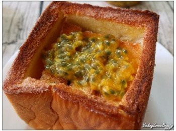 step12: 再加入適量的自製果醬（也可以加入市售的草莓醬...等）