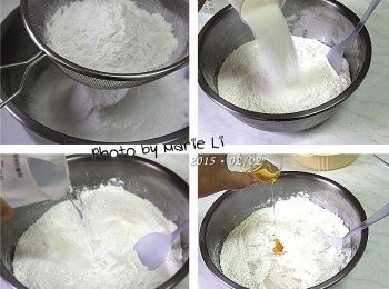 step2: 糯米粉、澄粉、木薯粉混合均勻後過篩進工作鋼盆
依序加進糖、水、油，一起攪拌均勻至糖溶解