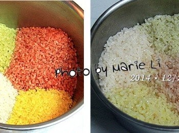 step3: 這個《彩色米》其實也是很方便的《免洗米》
所以我量好了四個顏色的米之後
就直接慢慢的倒入1.2倍的水下鍋去煮了

煮出來的彩米其天然的色澤會略微變淡是非常正常的
這才是真正天然原淬的自然反應
不過，這也不減於彩米所帶來的歡樂與美味