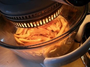 step2: 用光波爐底架,用180c波3-5分鐘待麵包皮硬身香脆備用