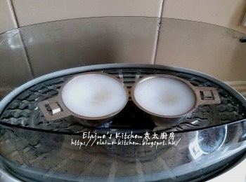 step16: 繼續將粉漿倒入焗杯內 , 整冇豆版不需加入紅豆 , 直接用蒸鍋蒸20分鐘後待涼用竹簽起出即可