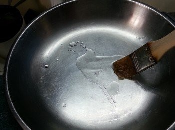 step7: 蒸碟先搽上一層薄油