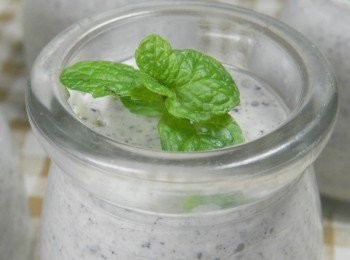 step5: 只要短短的時間，黑芝麻奶酪就完成囉！淡淡的芝麻香氣很宜人，大人小孩都喜歡！
