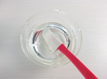 step4: 添加葡萄糖的用意之一:可讓細砂糖在熬煮時不會產生結晶化。