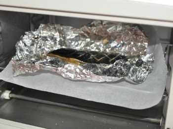 step3: 以錫箔紙包覆好，上面張開，烤箱調整為200度、上下烤約25分鐘~