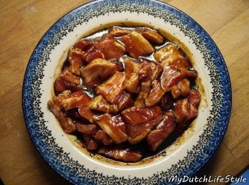 step2: 再將已切好五花肉浸漬入味約5~10分鐘。