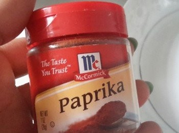 step9: 最後下少許紅椒粉Paprika即成！