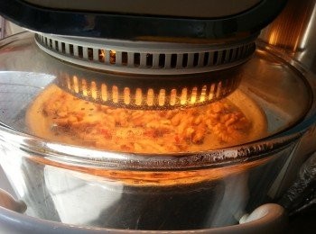 step1: 合核洗淨,先用光波爐180c高架,先波5分鐘,開蓋炒一炒再波5分鐘待用(如用焗爐可用200c焗約8-10分鐘)