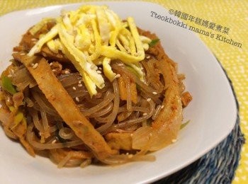 step10: 將粉絲上碟，加上蛋絲和芝麻令賣相更漂亮喔～完成！