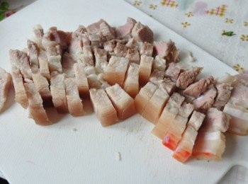 step5: 待五花約9分熟取出切片狀