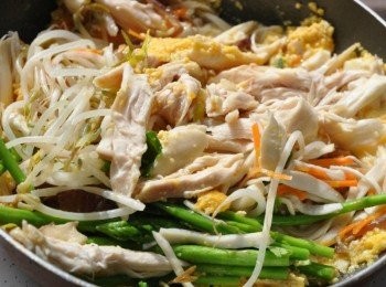 step9: 再將圖6<span class="group_1">食材</span>及蘆筍倒入鍋裡拌勻