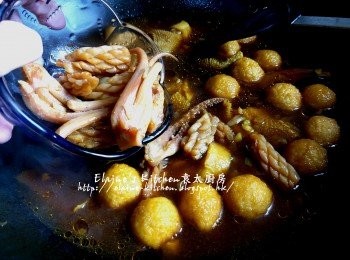 step14: 再加入魷魚一同拌勻繼續蓋上蓋用慢火煮5分鐘