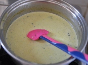 step3: 下抹茶牛奶液拌勻