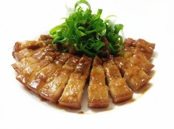 step3: 收乾醬汁即可取出切片擺盤.上面擺上蔥絲即可