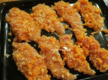 step5: 里肌肉放入粉內緊緊按壓.放入預熱的烤箱.180度烤15分