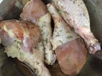 step1: 雞脾首先醃1小時備用