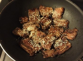 step3: 加入白芝麻炒勻