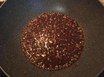 step4: 倒入<span class="group_3">醬汁</span>小火煮滾後試味道做微調。