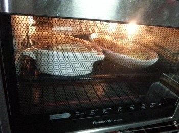 step9: 焗爐預熱230度5分鐘,放入通心粉焗約3-5分鍾直至芝士溶解即可