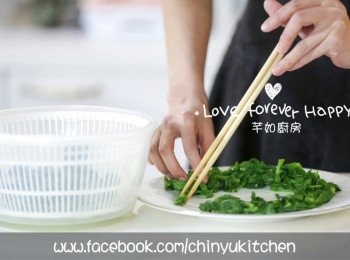 step4: 將豆苗排好在碟上