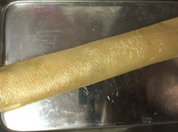 step2: 卷成條狀！
再包多一層腐皮！
跟住蒸8分鍾！