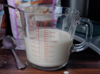 step2: 用篩將麵糊過濾