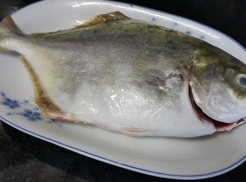 step1: 將䱽魚清洗後，吸乾水份備用