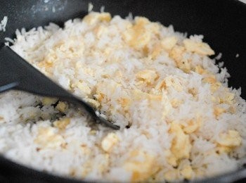 step3: 然後下飯，炒兩分鐘