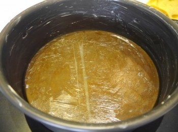 step5: 烤模塗上奶油以便脫模~