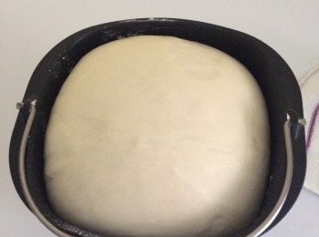 step3: 一發至兩倍大，取出麵團排氣，分割8份