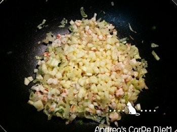 step4: 起鍋前拌入蘿蔓生菜丁及蘋果丁(不能太早加,會出水)