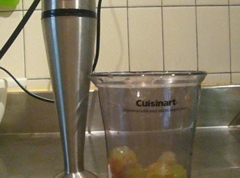 step3: 我用的這個器具，戲稱他為鋼鐵人，非常好用，除了李子的副食品，我在做稀釋濃湯食也很愛用，算是物超所值用品