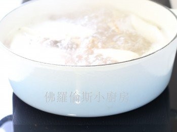 step3: 加入所有材料用大火煲滾