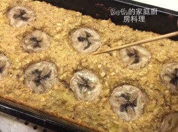 step5: 放入烤箱180度烤20-25分鐘，以牙籤插入無沾黏麵糊就是好了，放涼脫模切片即可享用