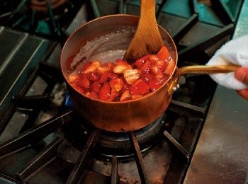 step3: 關火， 加入1， 全部一起攪拌後，再一次開中火，一邊攪拌一邊煮沸