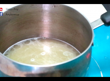 step6: 將白桃汁、糖 10克和魚膠粉混合物放入小鍋加熱至微微出煙。