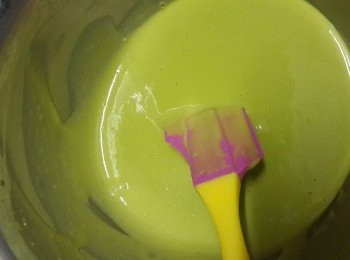 step6: 用刮刀充分拌至滑潤狀態。