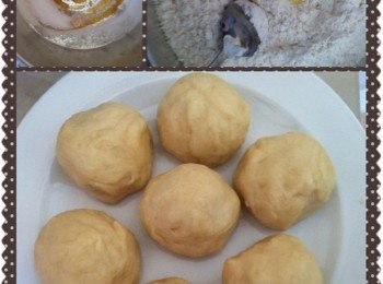 step1: 水皮做法:
1 将水，糖和蜜糖先搅拌均匀。然后加入面粉搓均，再慢慢加油，继续搅拌成光滑面团。
2 将面团分割成每粒70g左右，用布盖好待用。