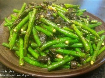 step5: 炒至水份收乾，豆角全熟即可。