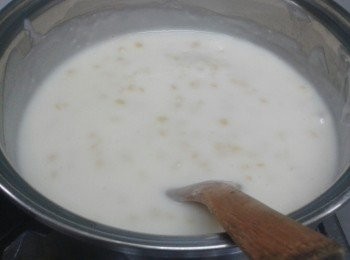 step5: 下馬豆拌勻，煮沸後倒入容器內，待涼後放入冰箱一小時即成！