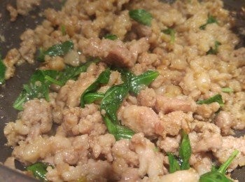 step6: 將蘿勒炒出香味即完成。(如喜歡辣食可加辣椒粒同炒。)