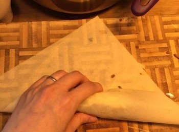 step6: 扎實卷一下，左右邊皮向入摺