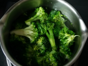 step3: 西蘭花洗淨再焯水
