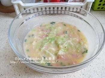 step6: 再加入煙肉及椰菜拌勻 , 最後加入蔥粒拌勻靜置30分鐘